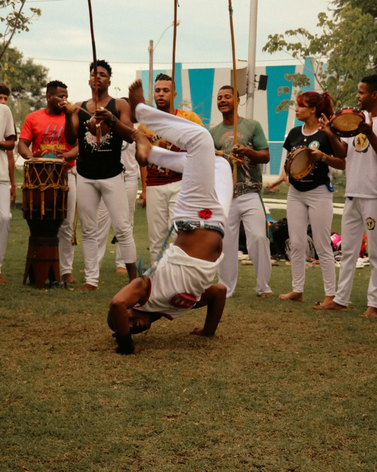 Alunos da oficina de capoeira do CRAS de Saquarema fazem passeio histórico no Rio de Janeiro